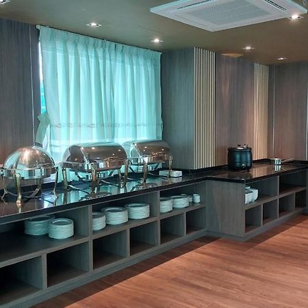 Hotel Grand Galaxy Янгон Экстерьер фото