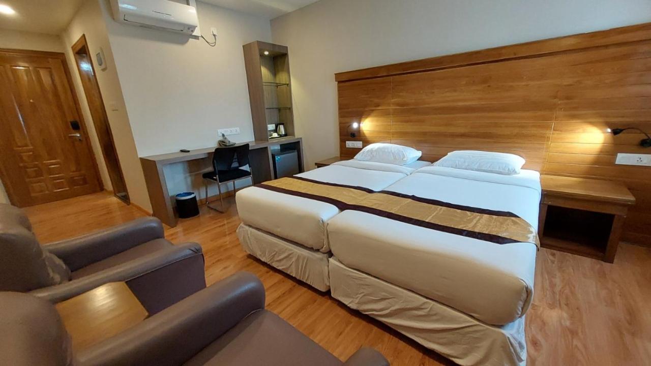 Hotel Grand Galaxy Янгон Экстерьер фото