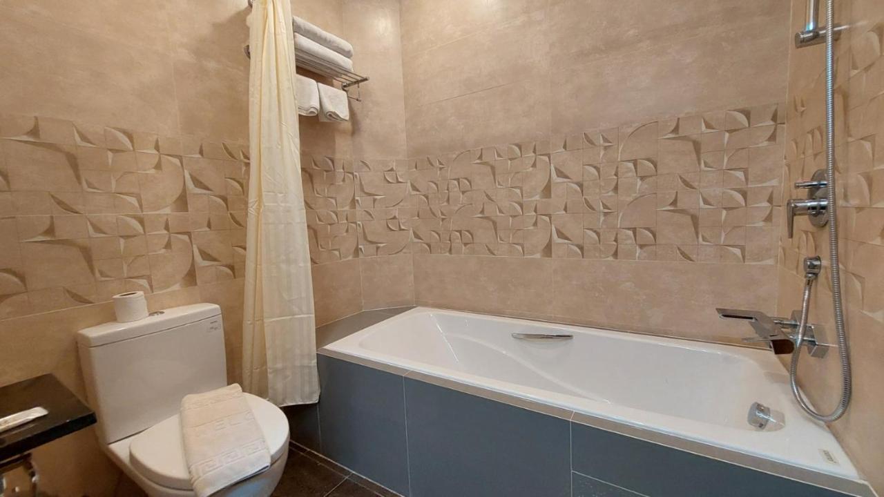 Hotel Grand Galaxy Янгон Экстерьер фото